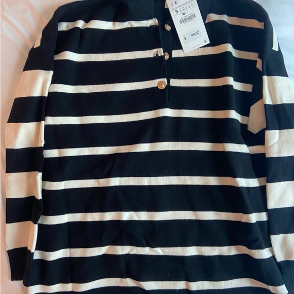 NWT Zara Sweater with button detail - Picture 2 of 3